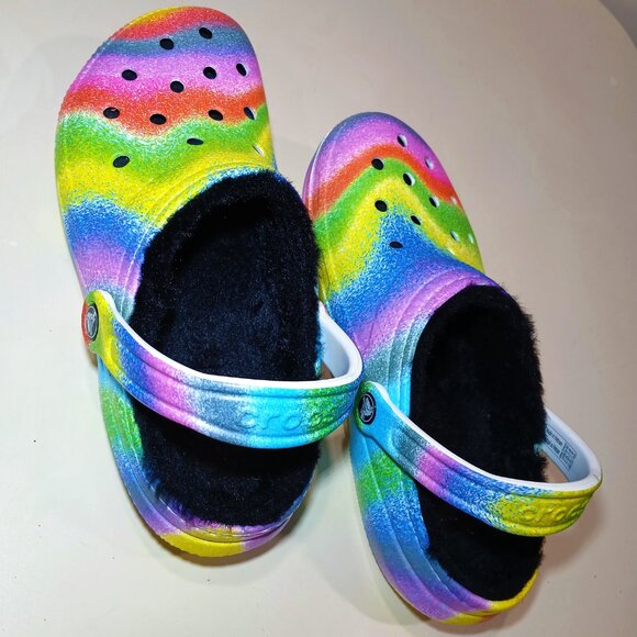 Classic Unisex Spray Rainbow Tye Dye Black Fur Lined Crocs Clogs Size M/8 - W/10 - Picture 6 of 15